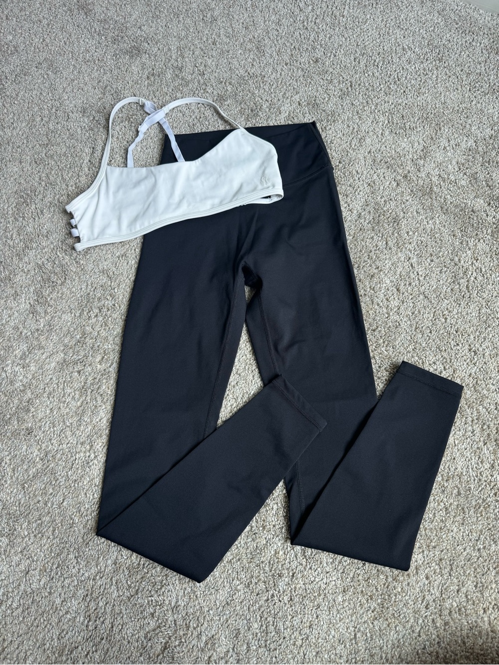 Cara Loren Active Black & White Active Set — leggings + bra, Smalls